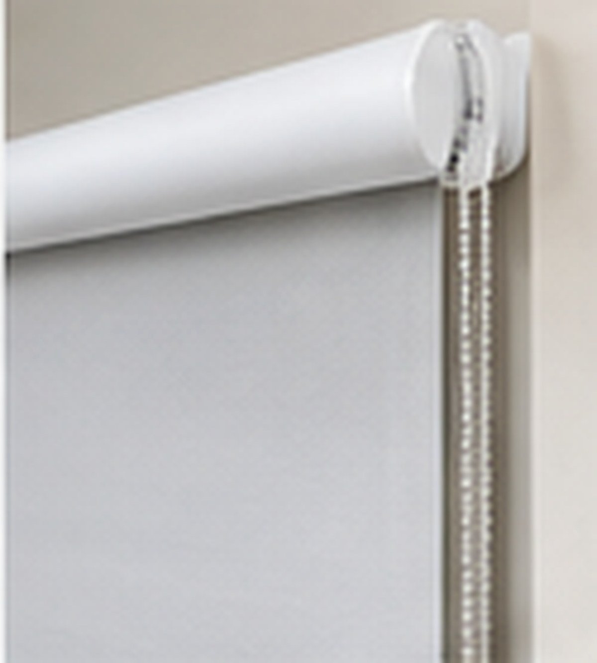 Neutral fabric roller blind with compact headrail